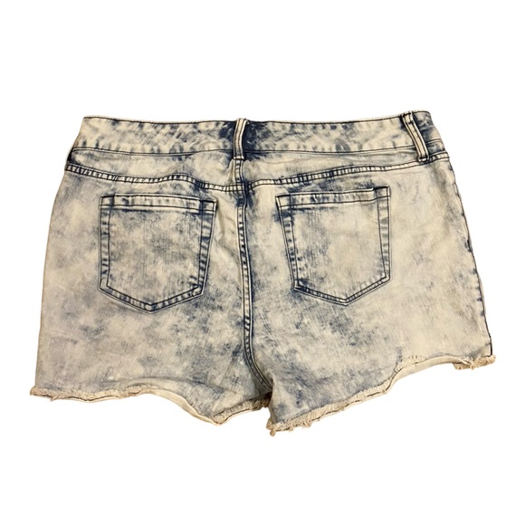 Torrid Acid Wash Low Rise Jean Shirts With Fringe Pockets Inseam 3” Women’s 16 - Picture 5 of 6